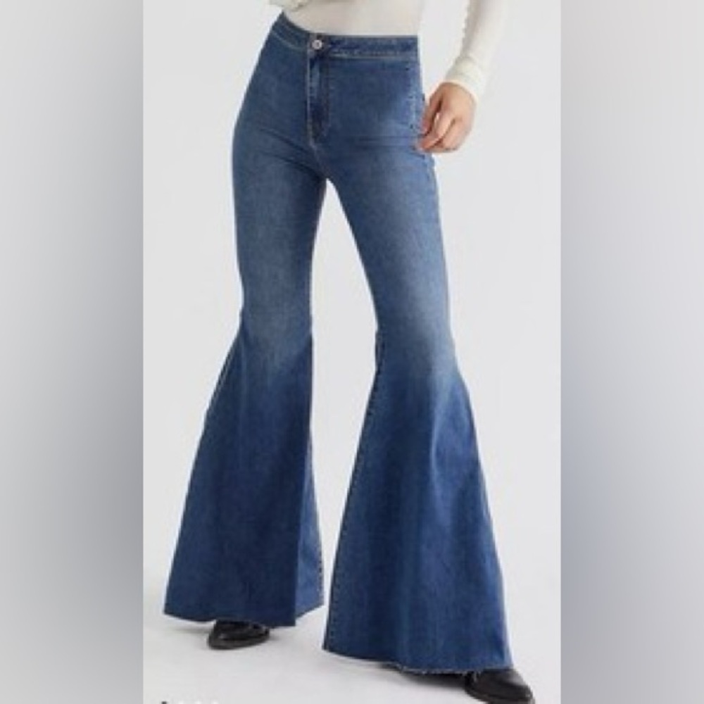 Free people bell bottom jeans Size 26